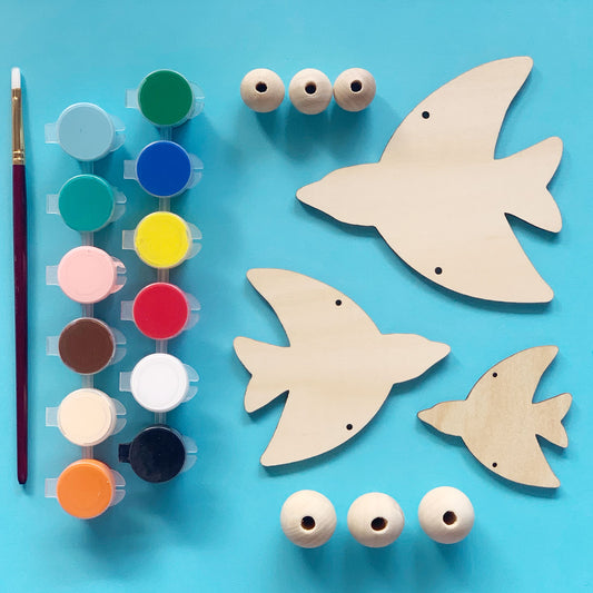 Mobile DIY kit with birds and paint set