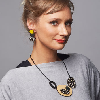 City pattern necklace in black