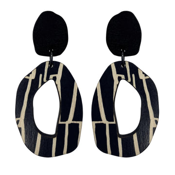 City pattern black wiggle earrings