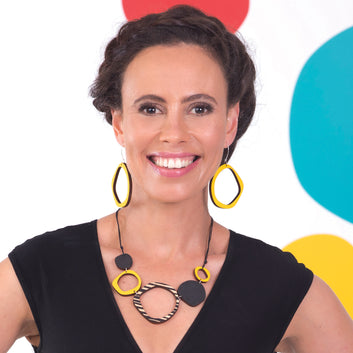 Retro 5 piece statement wooden necklace in yellow