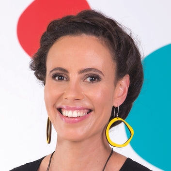 Retro hoop earrings in yellow