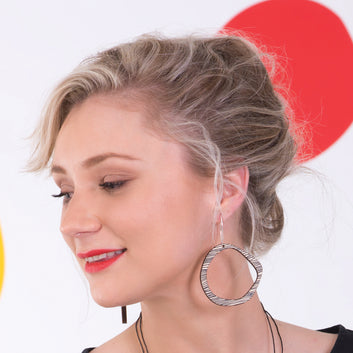 Retro earrings in thin black stripe